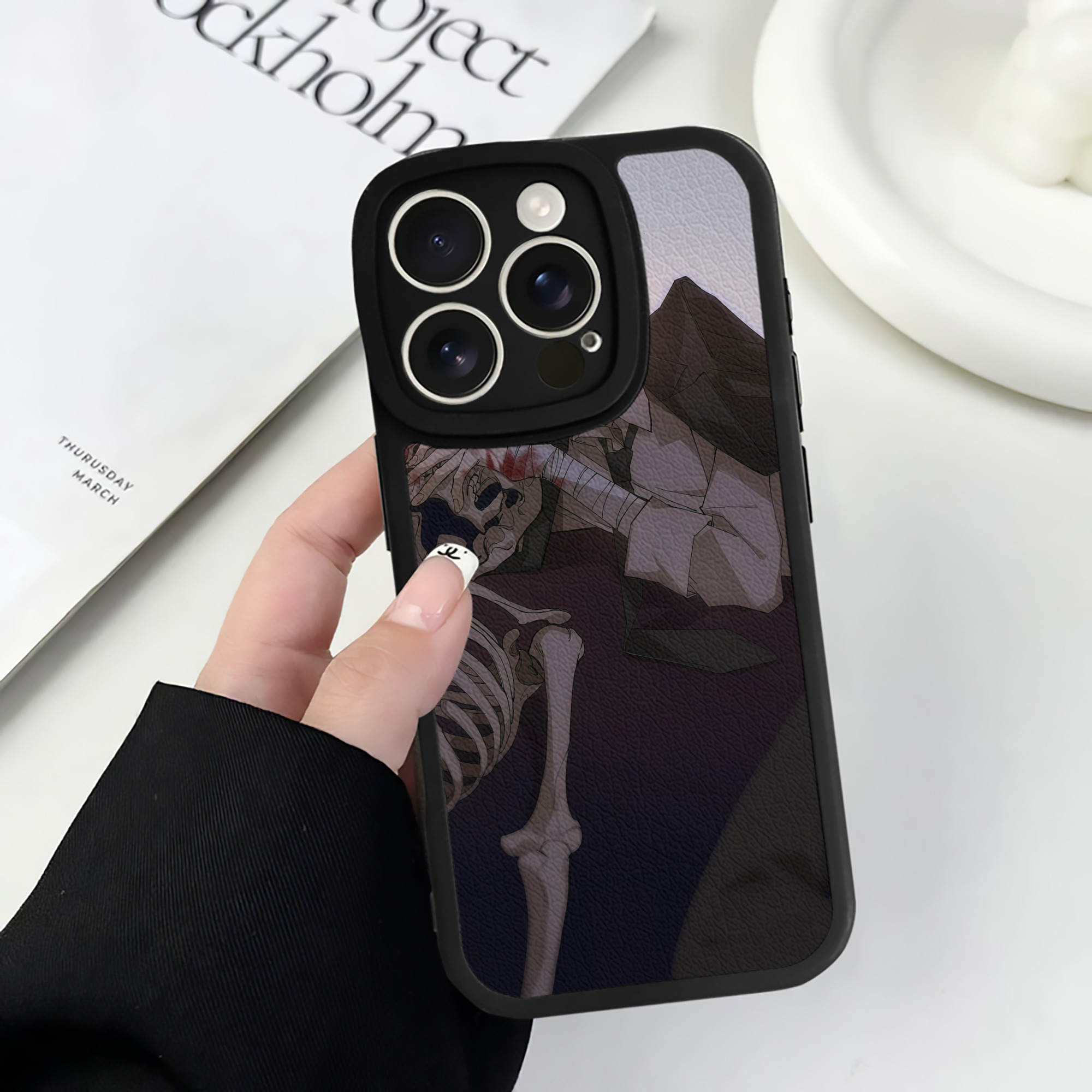 （画像用） 文豪ストレイドッグス Bungo Stray Dogs 【iPhone 16シリーズ対応】シリコンスマホケース（レザー調） 材質：シリコン